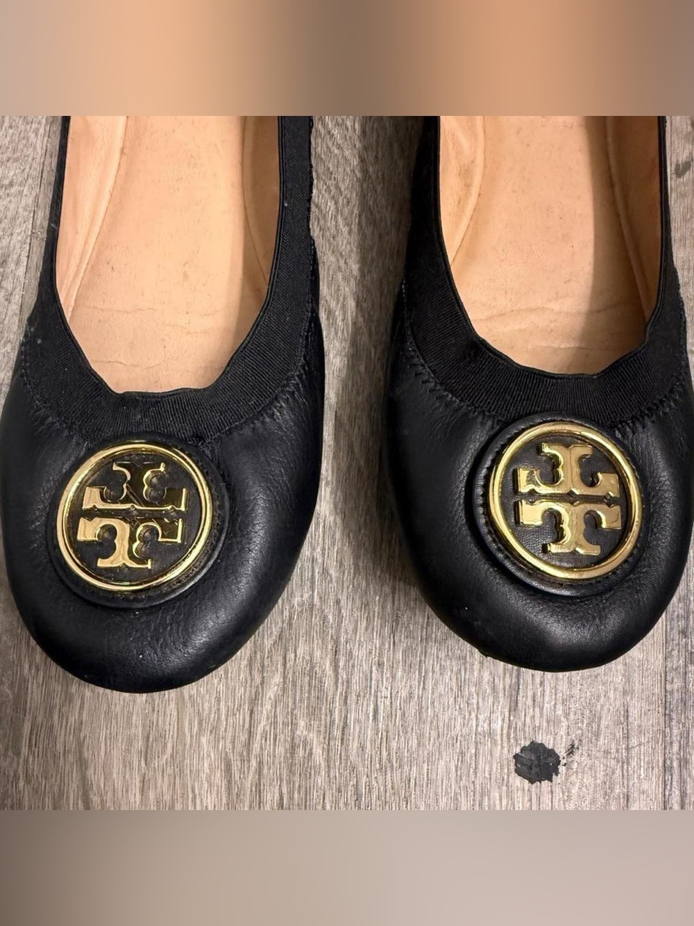 Tory Burch black ballet flags with gold TT logo hardware. Size 8.5